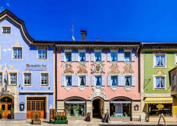 Im schönen Garmisch-Partenkirchen mit seinen historischen Häusern ist Juwelier Gerspach ansässig. (Credit: FooTToo / Shutterstock)