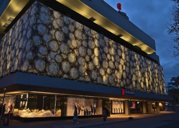 Breuninger klagt auf Wiedereröffnung der Geschäfte vor dem VGH Mannheim. (Credit: T. Schneider/ Shutterstock.com)