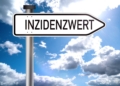 Der Inzidenzwert steigt seit Tagen. Werden die Lockerungen deshalb wieder zurückgenommen? (Credit: Bihlmayer Fotografie / Shutterstock.com)