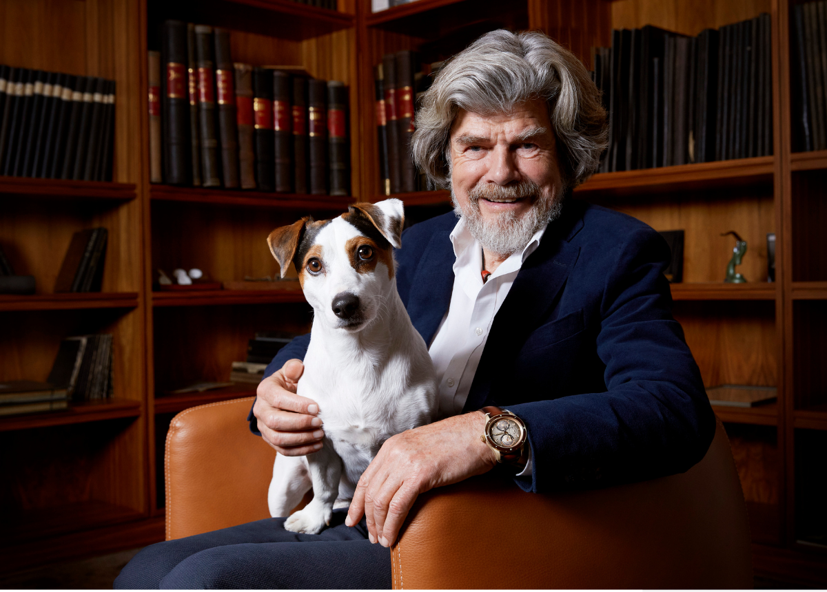 Reinhold Messner präsentiert die Die Montblanc 1858 Geosphere Limited Edition mit tierischer Unterstützung.