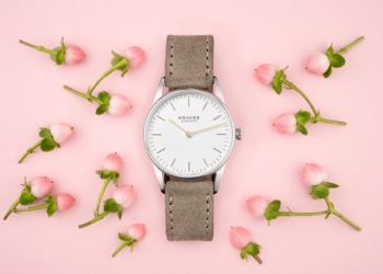 In der Pubertät gab’s Ärger? Lang vergessen. Nur zwei Zeiger hat NOMOS-Uhr Orion 33 Duo. Ab 1.220 Euro.