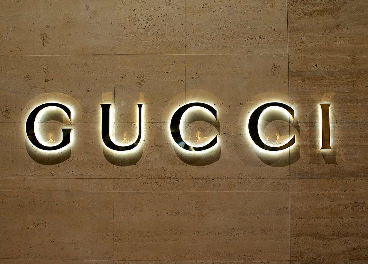 Gucci kämpft gemeinsam mit Facebook gegen Produktfälschungen. (Credit: Marlon Trottmann / Shutterstock.com)