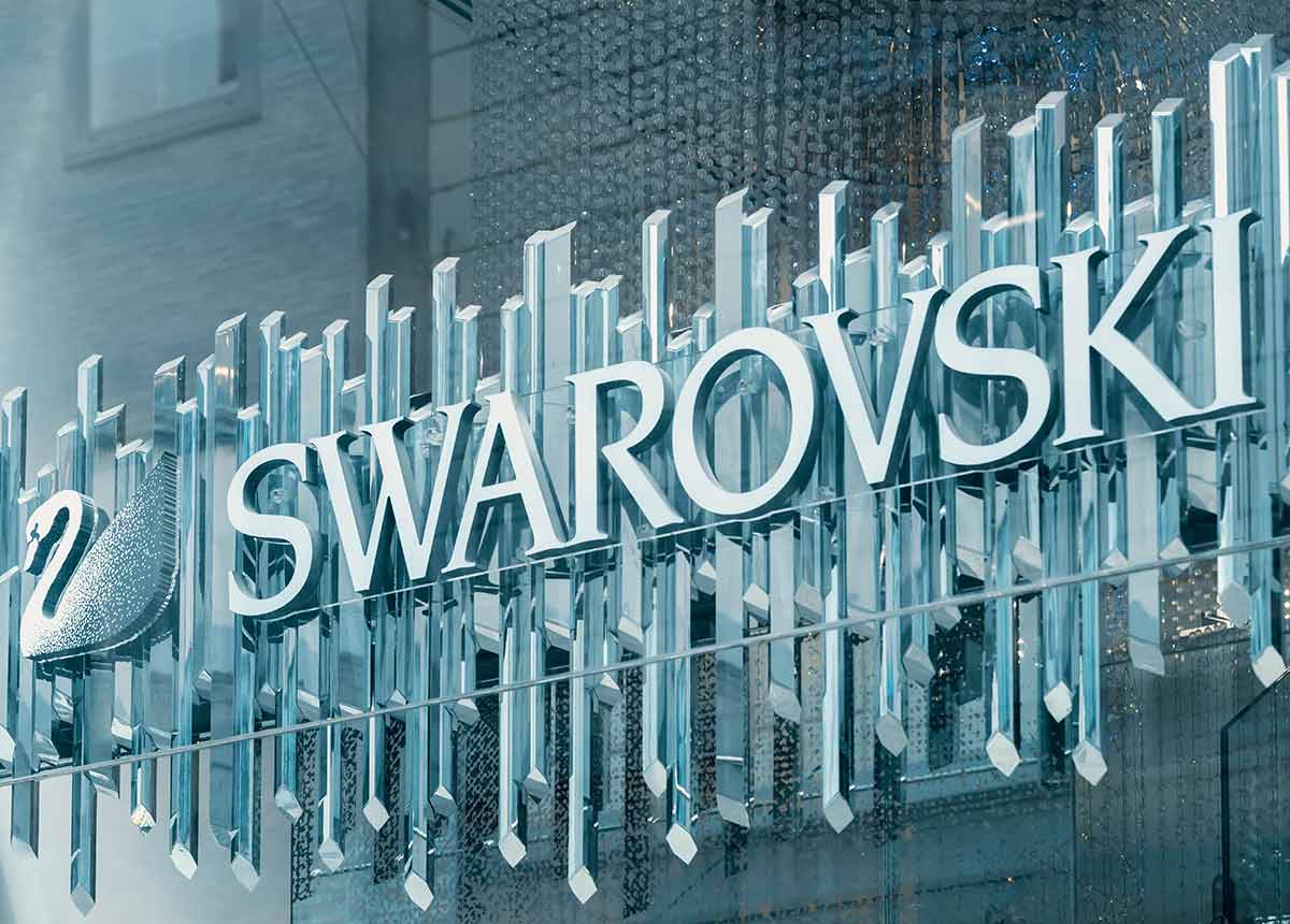 Von ursprünglich geplanten 600 Stellen sollen bei Swarovski 2021 "nur" 250 wegfallen. (Credit: photo-lime / Shutterstock.com)
