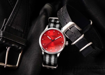 Die neue Panova Rot von Mühle-Glashütte
