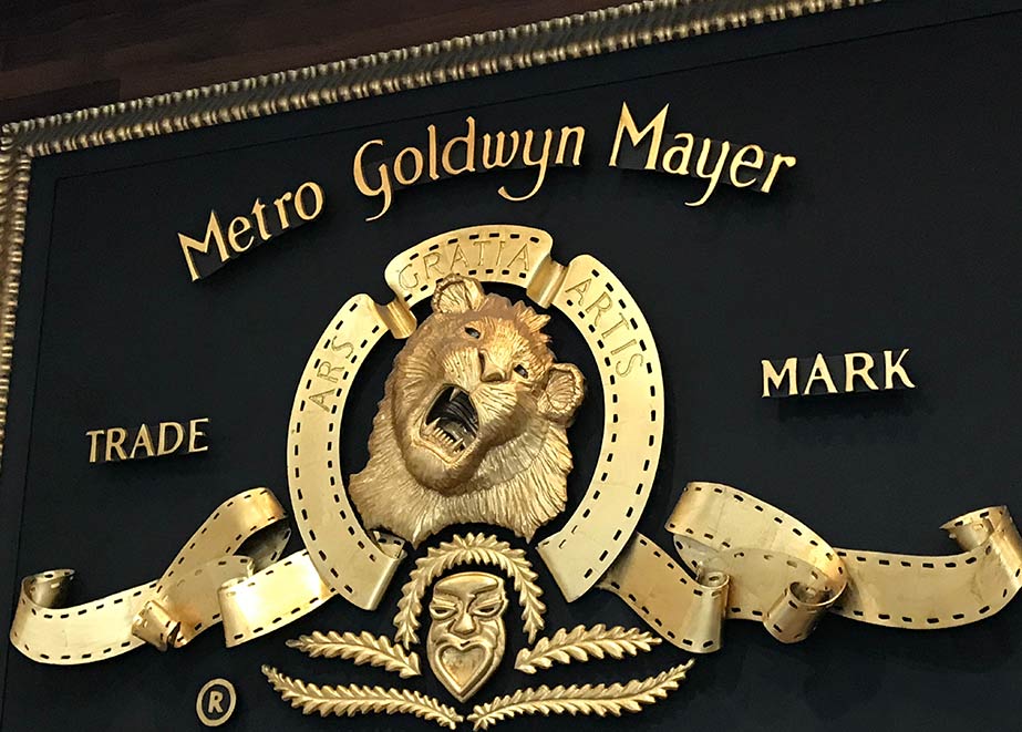 Das traditionsreiche Hollywood-Studio Metro-Goldwyn-Mayer wird künftig Online-Händler Amazon gehören. (Credit: Alex Millauer / Shutterstock.com)