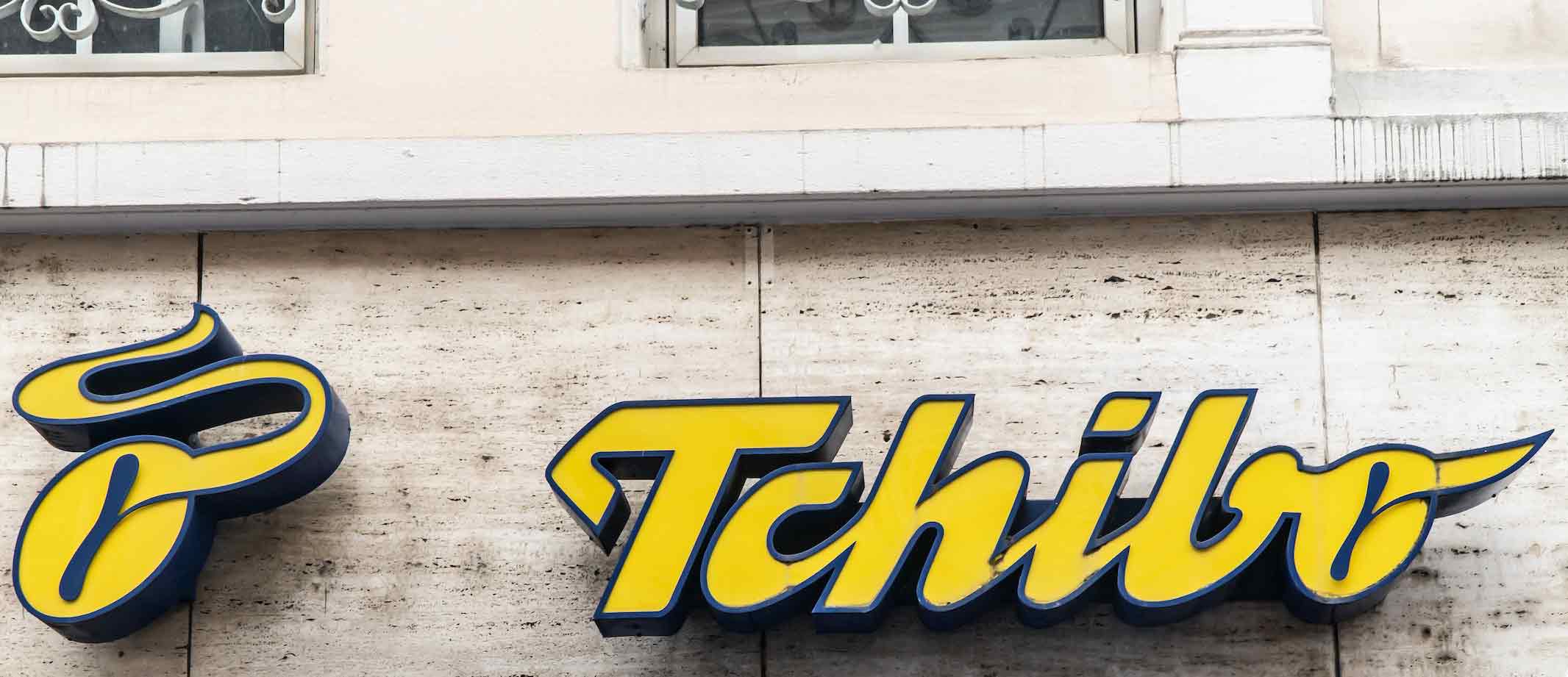 Das Unternehmen Tchibo besitzt 550 eigene Filialen. (Credit: Birgit Reitz-Hofmann / Shutterstock.com)
