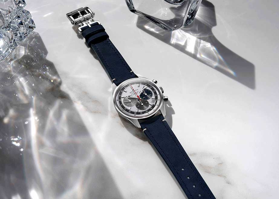 _CHRONOMASTER-ORIGINAL(PR) Modell mit silberfarbenem Zifferblatt und Hilfszifferblätter in drei Farben.