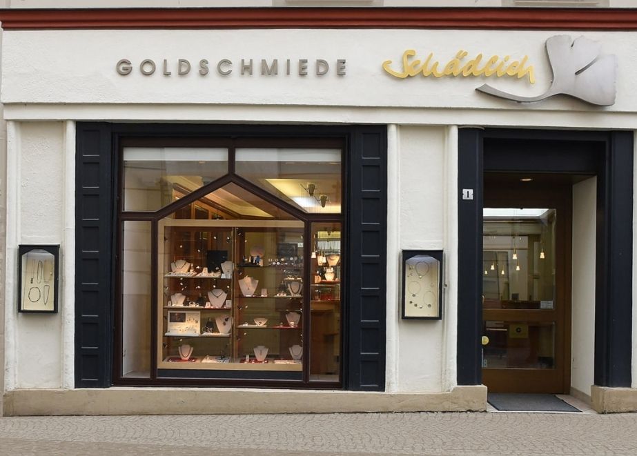 Nach 63 Jahren und zwei Generationen wird die Goldschmiede Schädlich in Weimar an Nachfolger Juwelier Pawellek übergeben.