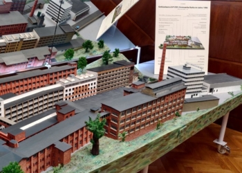 Seit dem 16.07.2021 können Interessierte in den Uhrenwerken Ruhla die Ausstellung "Uhren messen die Zeit" besichtigen.