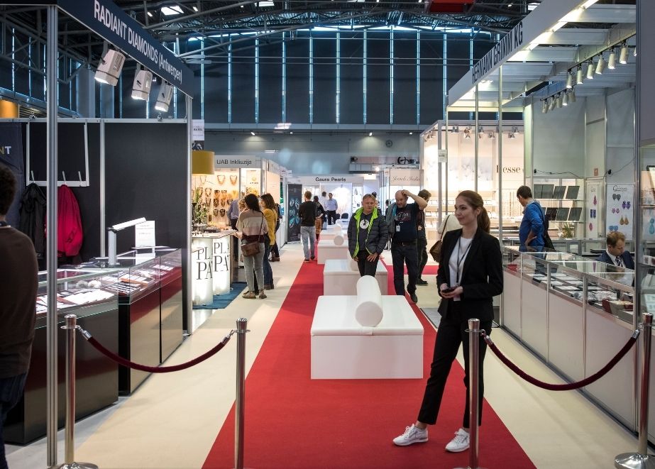 Gemworld_Munich_2021 Mit einer herausragenden Qualität der Aussteller und einer beeindruckenden Markenvielfalt bietet die Gemworld Munich im Edelsteinbereich und Fine Jewellery die perfekte Plattform.