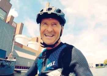 Für die neue Werbeaktion ging VW-Chef Herbert Giess sprichwörtlich ins Wasser.