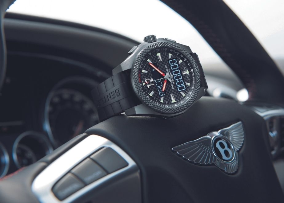 Bentley und Breitling begannen ihre Partnerschaft im Jahr 2002, als Bentley den ikonischen Continental GT und seine charakteristische Breitling-Uhr an Bord entwarf.