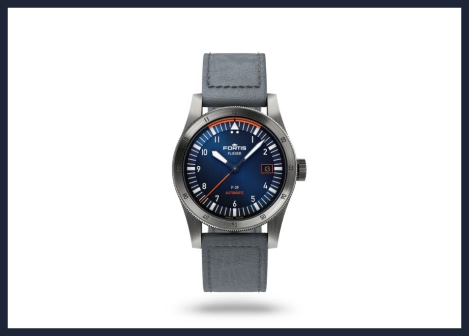 Fortis Flieger F-39 Midnight Blue: Die einzigartigen Elemente wie der Brixtrack   und die Synchroline  sind wiederum ein wesentlicher Bestandteil der neuen Modelle.