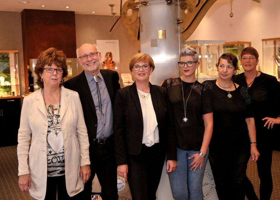 Das Team von Juwelier Wermann in Ingelheim freut sich darauf, mit den Stammkunden das 75-jährige Geschäftsjubiläum zu feiern.