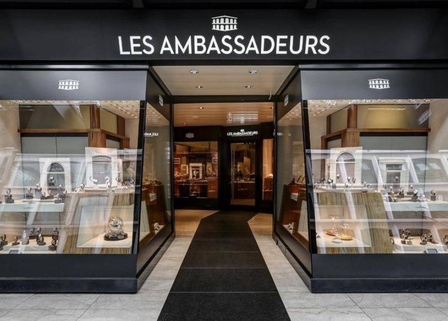 Les Ambassadeurs als Nummer 3 der Schweizer Schmuck- und Uhrenhändler, Montredo in etwa im gleichen Ranking unter den Onlineplattformen.