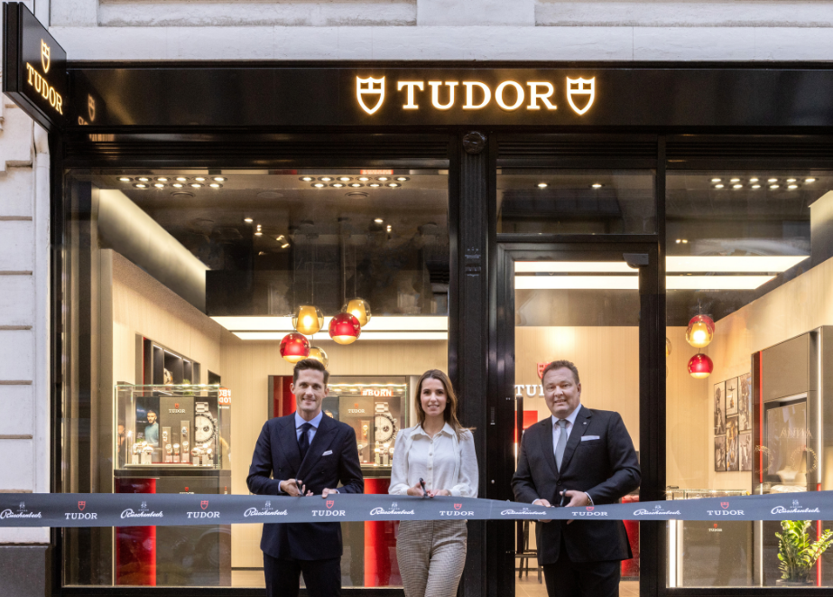 v.l.: R mi Corpataux, Geschäftsführer Tudor Deutschland, Monika Kosmaczewski, Brand Manager Tudor Deutschland und Wilhelm Rüschenbeck, Geschäftsführer Juwelier Rüschenbeck KG