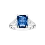 Ring aus 925 Sterling-Silber mit Schmuckstein in Saphirblau und Steinbesatz. © Thomas Sabo