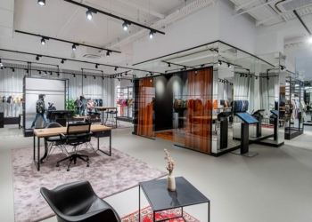 Bei s.Oliver wird künftig hybrider geordert. Zu den Musterstücken, die haptisch vorliegen, gibt es zahlreiche weitere digitale Ordertools.