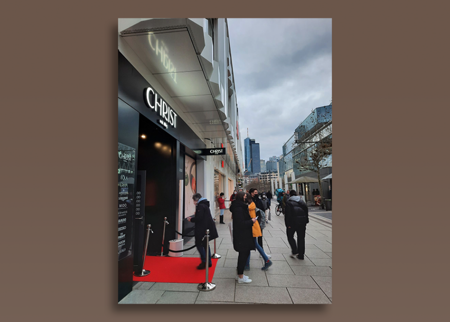 Besucher in Frankfurt lockt der neue Flagship-Store von Christ. © Christ