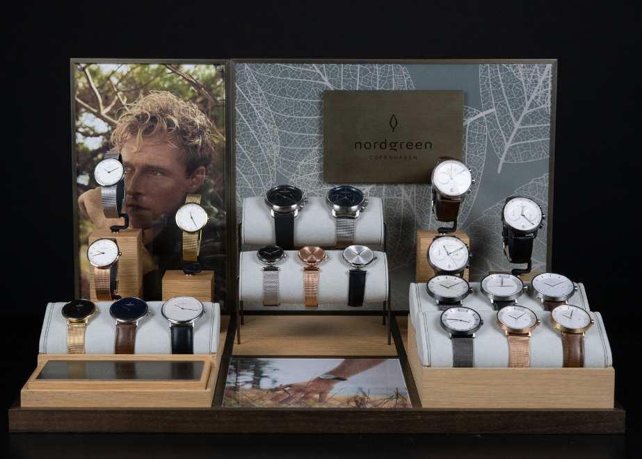 Die Marke Nordgreen erklärt sich im Juwelier-Schaufenster von allein: Es geht um nordisches Design und Nachhaltigkeit