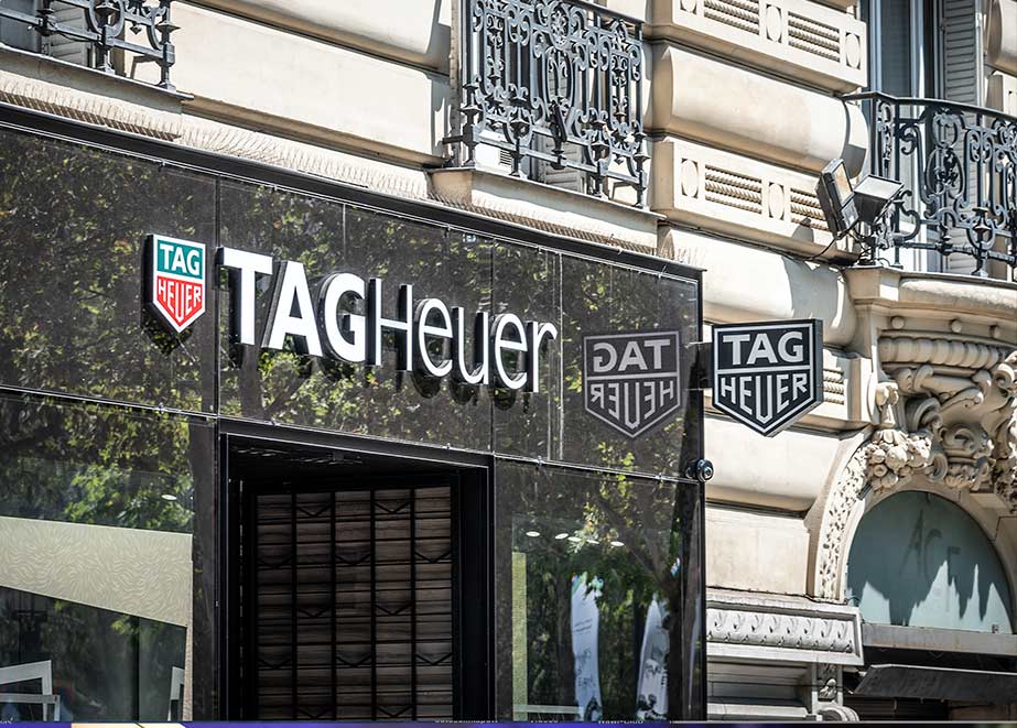 In jüngster Zeit verstärkt auch TAG Heuer sein Engagement in eigener Sache (Foto: Paris) und verkleinert sein Händlernetz. Foto: Gabriele Maltinti/Shutterstock.com