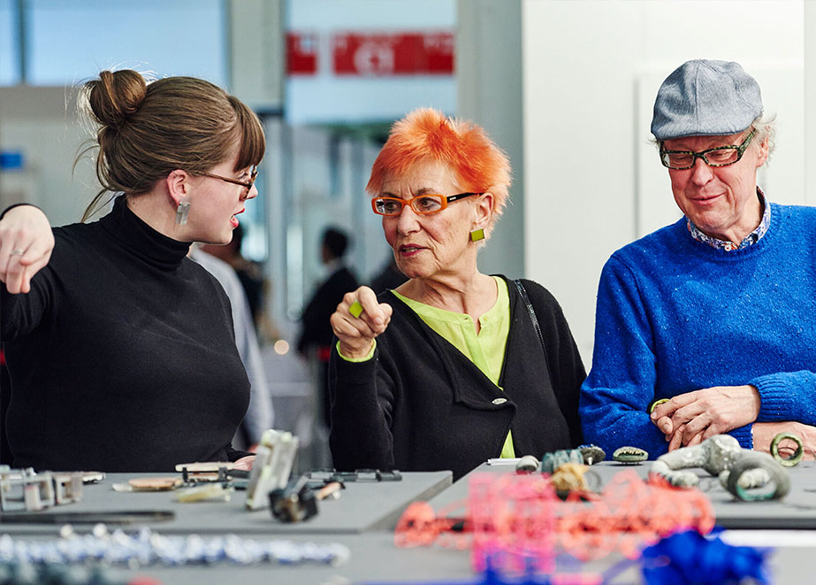 Seit über 60 Jahren zählt die Sonderschau SCHMUCK in München zur wichtigsten Schau im zeitgenössischen künstlerischen Schmuck.