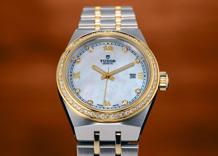 Tudor Royal aus Edelstahl mit goldener Lünette und Diamantenbesatz. © Tudor