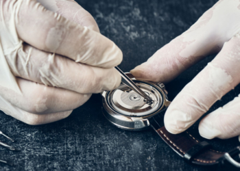 Qualitätsstandards für Uhren erklärt: Seiko und der Militärstandard. © Shutterstock