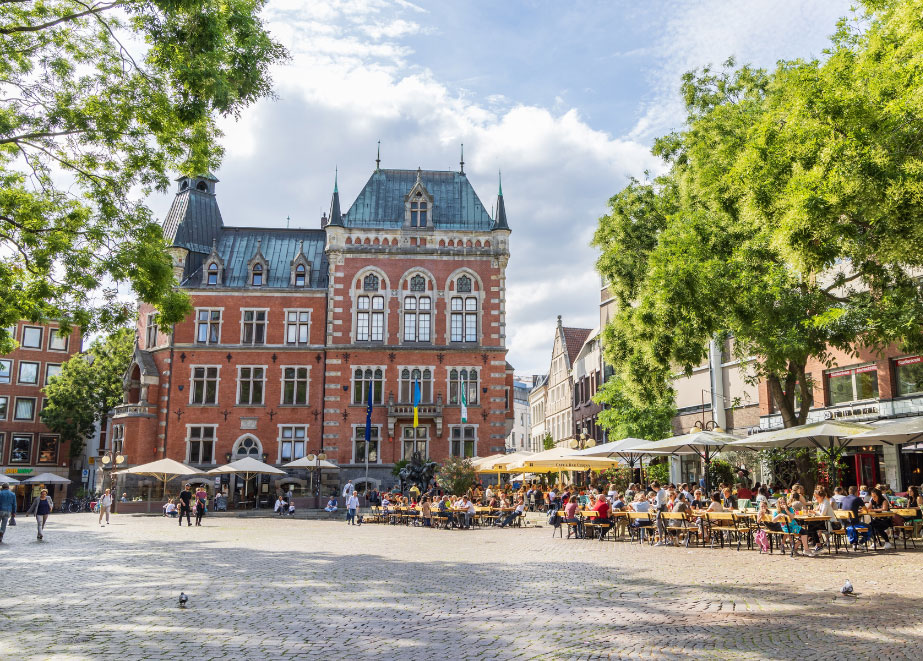 Innenstadt von Oldenburg. Ein nahe gelegener Kurort sorgt bei Juwelier Schröder für Frequenz. © Shutterstock