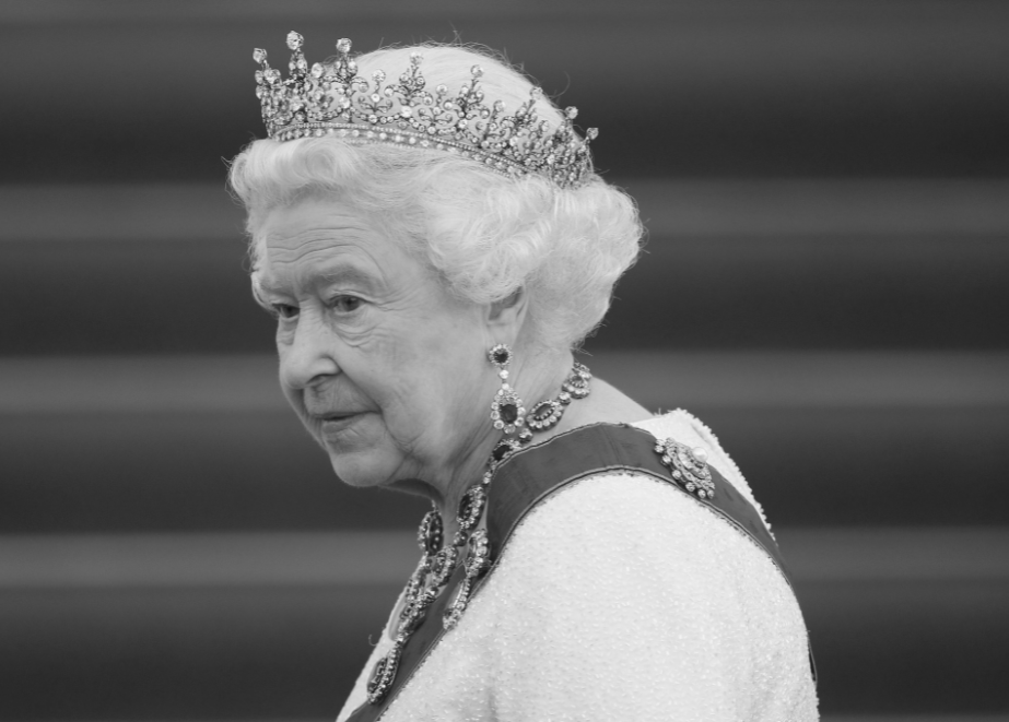 de Guitaut gewährt uns einen exklusiven Blick in die Schmuckschatulle der Queen.