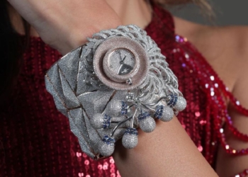 17.524 Diamanten mit einem Gesamtgewicht von 54,70ct funkeln auf der Srinika Watch. © Renani Jewels