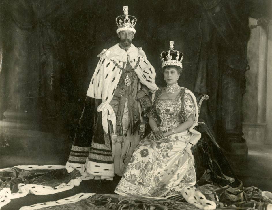 King George V. und Queen Mary bei ihrer Krönung im Jahr 1911. © Royal Collection Trust