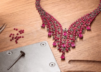 Splendens-Collier aus Weißgold mit Spinellen und Diamanten. © Cartier