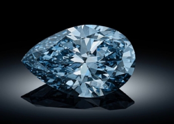 Seine Größe, Reinheit und intensive Farbe machen den Bulgari Laguna Blu zu einem der wertvollsten Farbedelsteine der Welt. © Sotheby´s