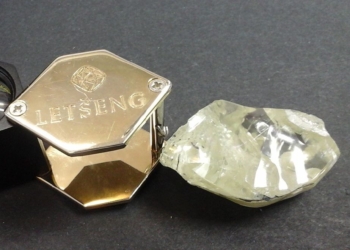 Der gelbe Rohdiamant bringt 163,91ct auf die Waage © Gem Diamonds