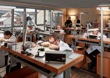 Chronext neuer Servicepartner von Breitling