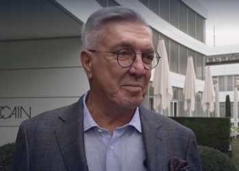 Helmut Schlotterer Marc Cain Firmenübergabe Mitarbeiter SWR_Baden Württemberg