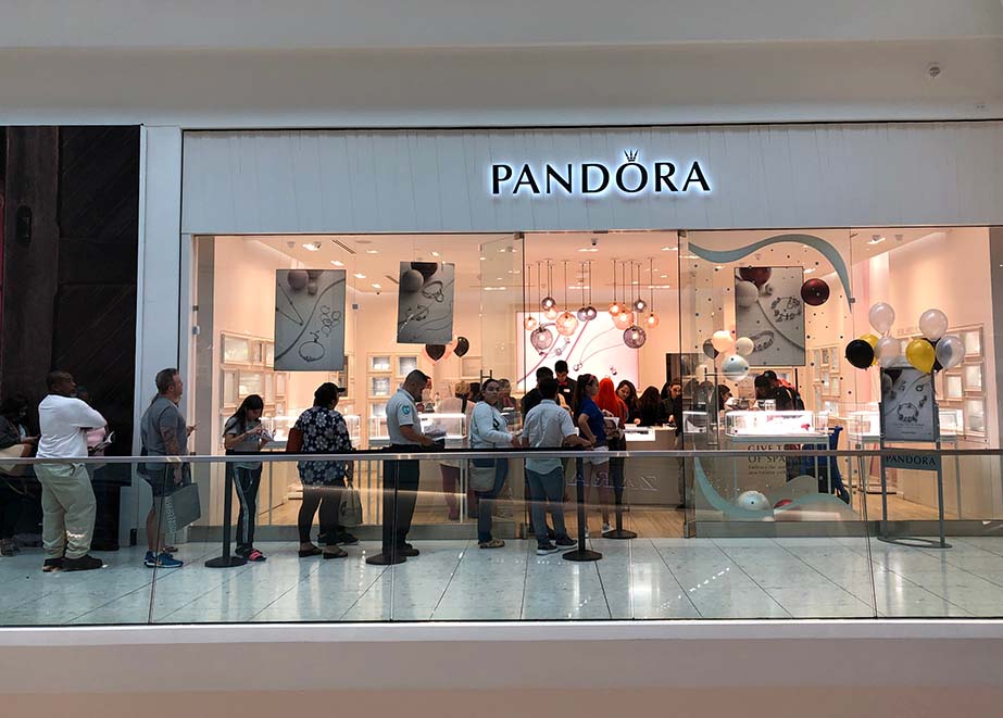 Pandora Store Warteschlange Marke Marge