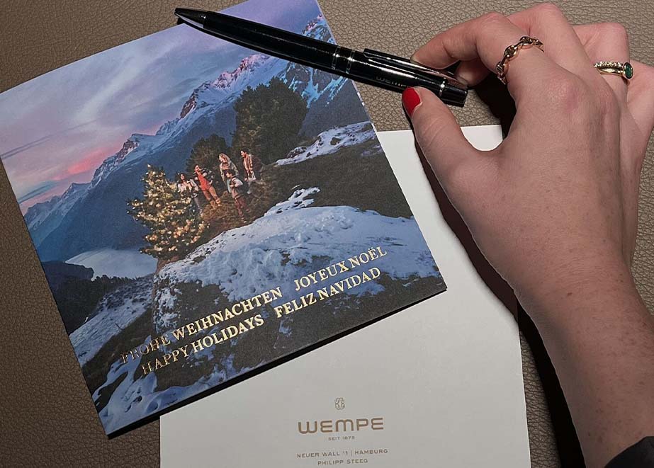 Juwelier WEMPE setzt auch zu Weihnachten auf die persönliche Kundenbetreuung. Daher werden individuell gestaltete Weihnachtskarten versandt. © WEMPE