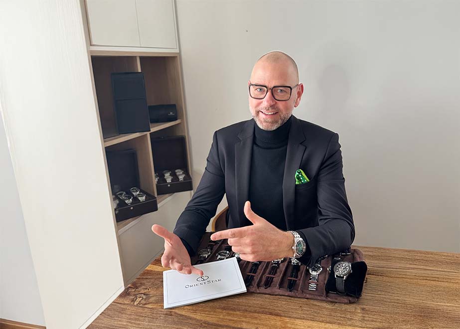 Michael Spring, Head of Sales bei ORIENT, spricht in der Interview-Strecke im Blickpunkt Juwelier über Herausforderungen des Fachhändlers. ©Orient