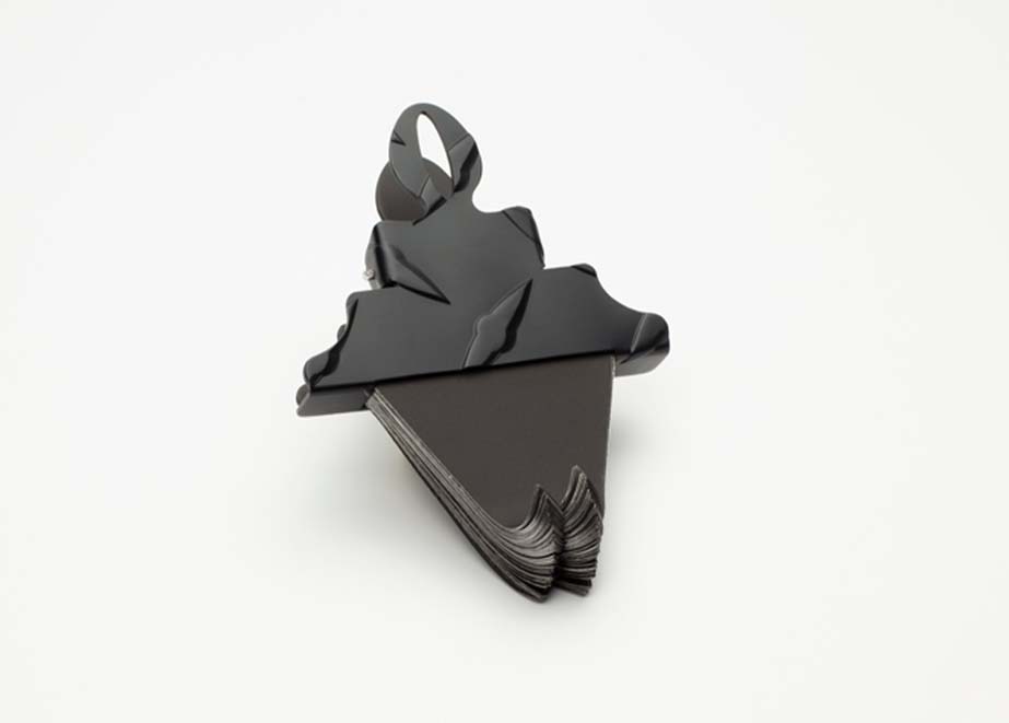Vivi Touloumidi Schwarzes Dreieck Schmuck Vivi Touloumidi Schwarzes Dreieck Schmuck