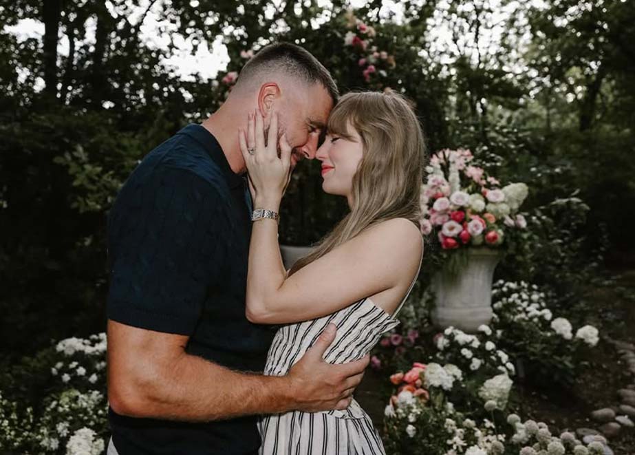 Taylor Swift Cartier Santos Demoiselle