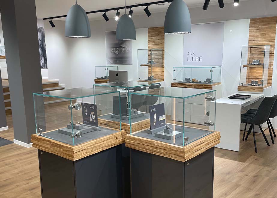 Trauringschmiede neuer Store Nürnberg Vitrine Trauringschmiede neuer Store Nürnberg Vitrine