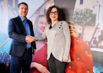 Jackie Gold Markengründerin und Designerin Jacqueline Stad mit Marco Schneider Geschäftsfüher Dugena Vertrieb