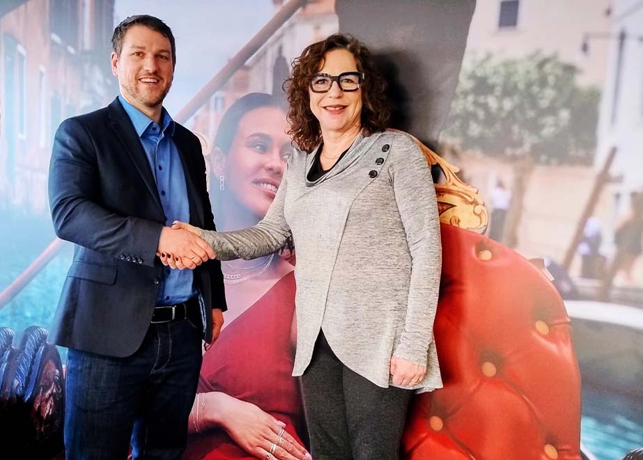 Jackie Gold Markengründerin und Designerin Jacqueline Stad mit Marco Schneider Geschäftsfüher Dugena Vertrieb