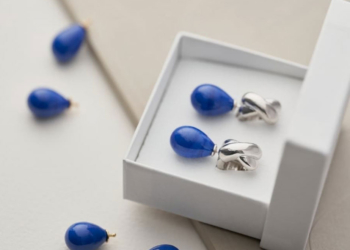 Aus Glas wird Schmuck: So entsteht ein E5-Einhänger von Heide Heinzendorff