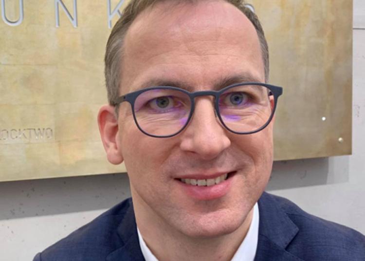 Nach fast zehn Jahren: Jens Adamik verlässt QLOCKTWO
