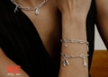 Xenox-Armbänder mit Buchstaben- und Eiffelturm-Charms
